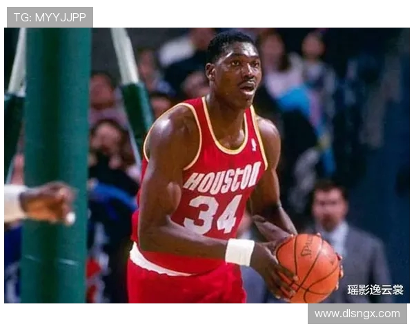 哈基姆·奥拉朱旺：从非洲篮球新星到NBA传奇巨星的辉煌历程